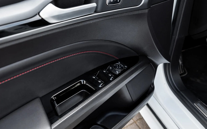 Ford Mondeo cena 65500 przebieg: 191000, rok produkcji 2018 z Radom małe 781